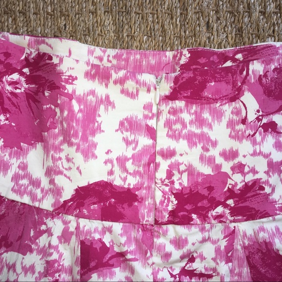 Pink floral Anthropologie skirt fits size 4 6 - Picture 3 of 3